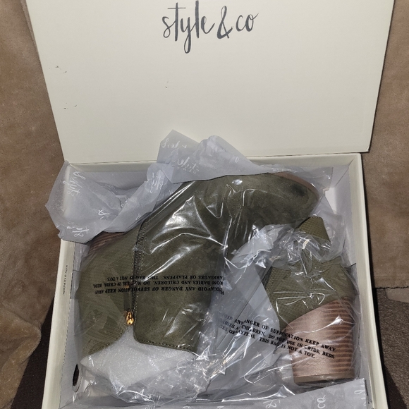 Style & Co. - Picture 4 of 8